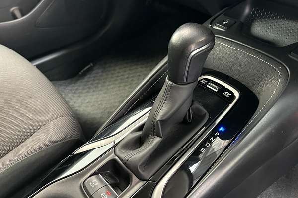 2019 Toyota Corolla Touring Hybrid Touring Hybrid S ZWE211