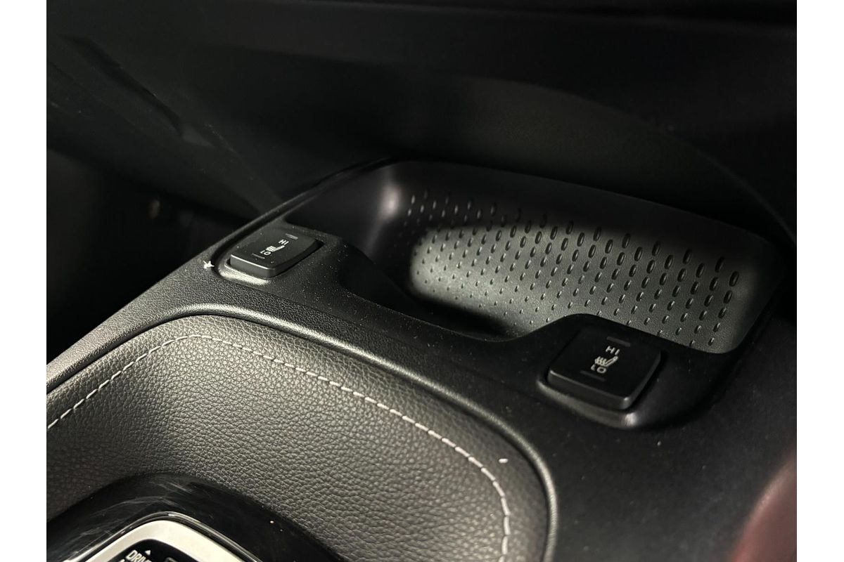2019 Toyota Corolla Touring Hybrid Touring Hybrid S ZWE211