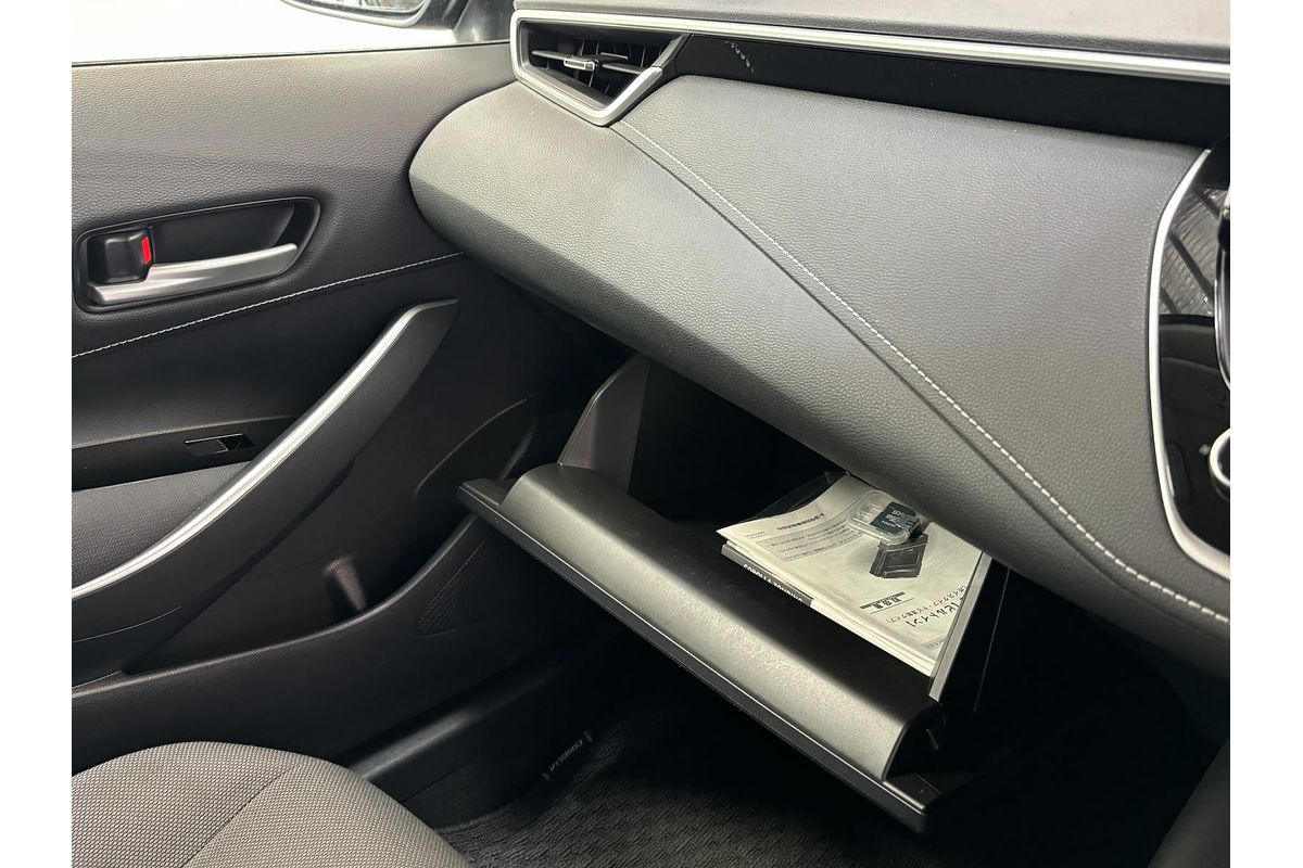 2019 Toyota Corolla Touring Hybrid Touring Hybrid S ZWE211