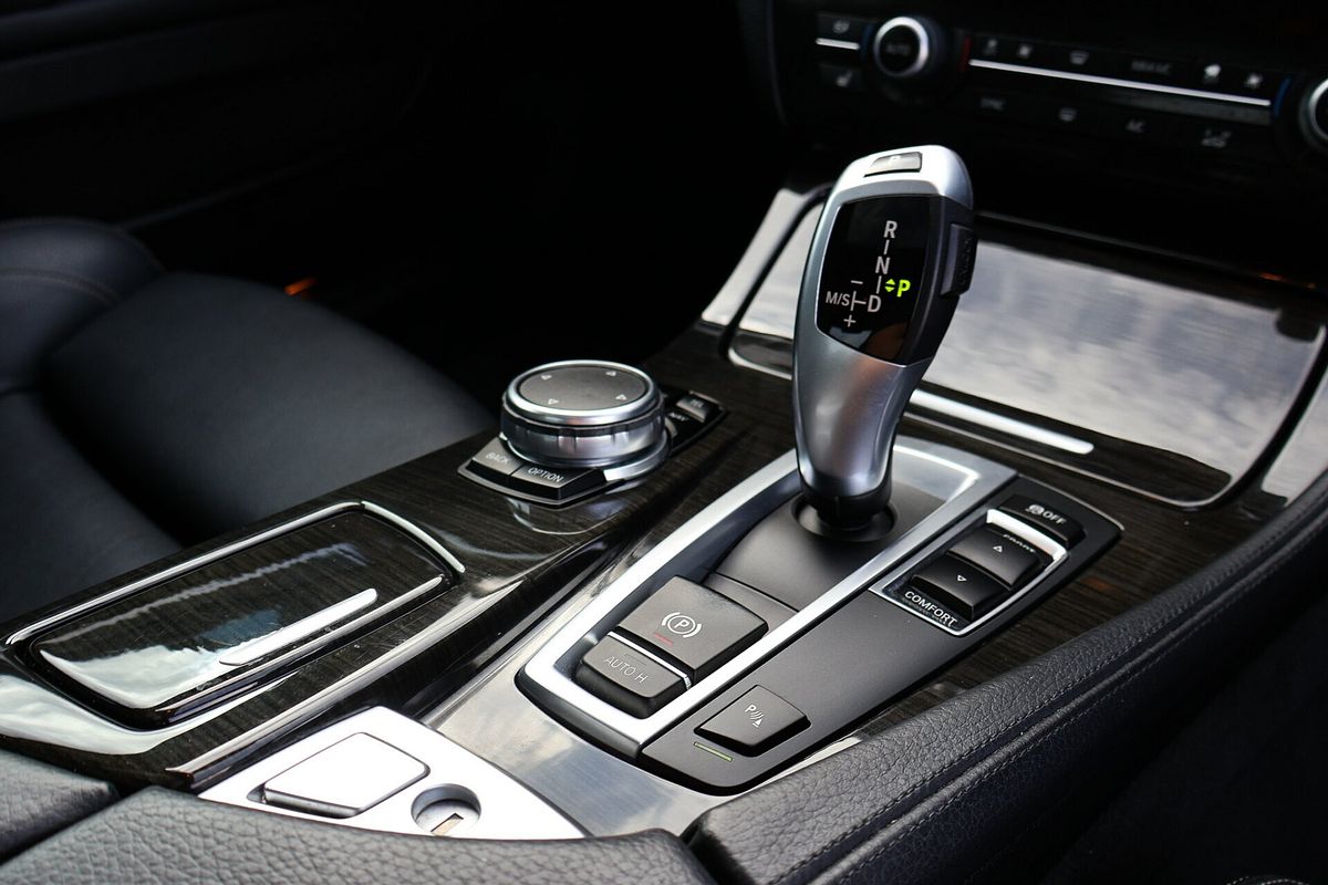 2015 BMW 5 Series 520i M Sport F10 LCI