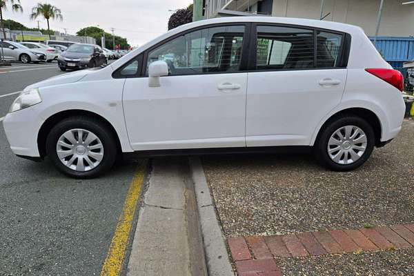 2009 Nissan Tiida ST C11