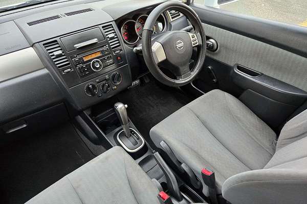 2009 Nissan Tiida ST C11