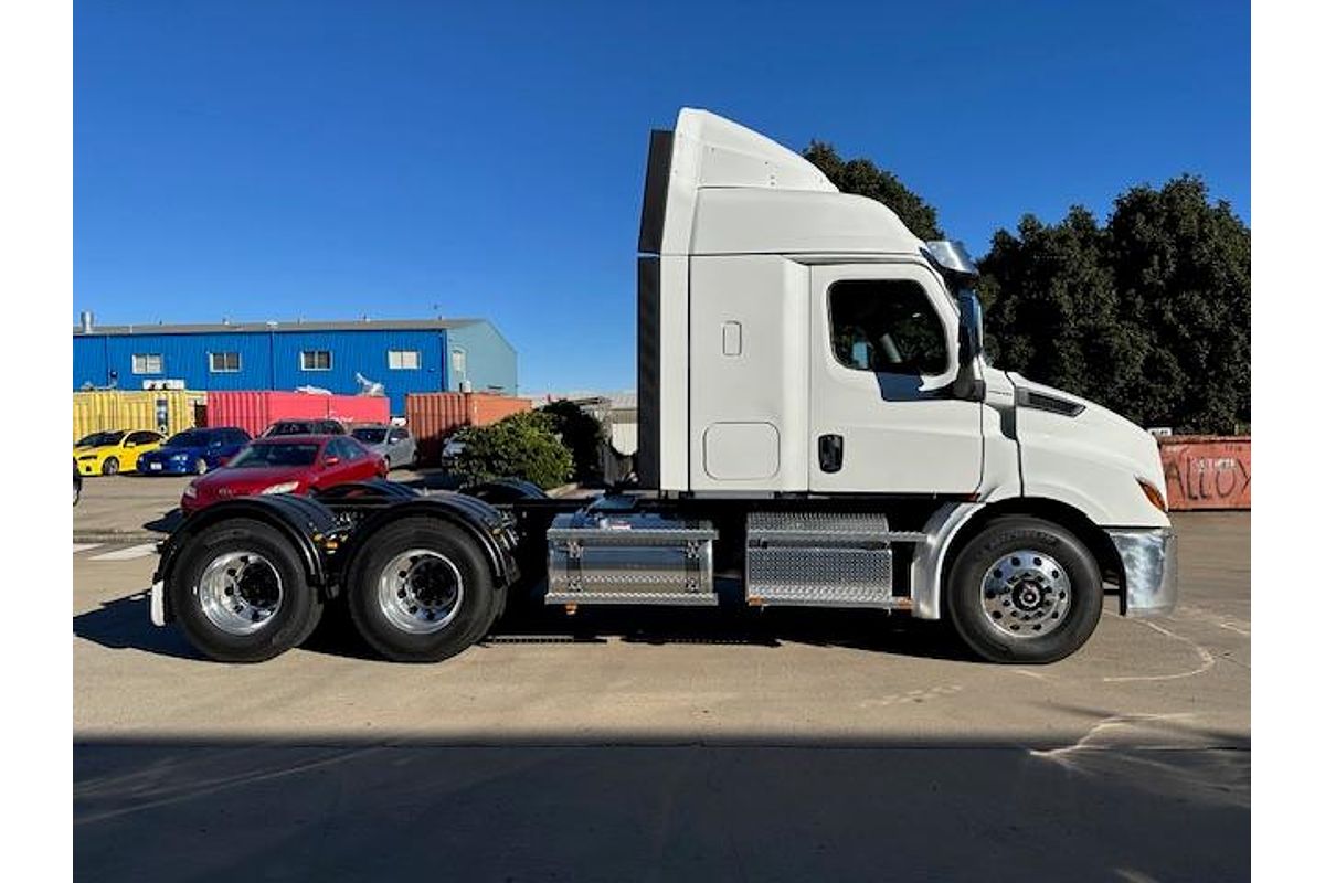 2023 Freightliner Cascadia 116