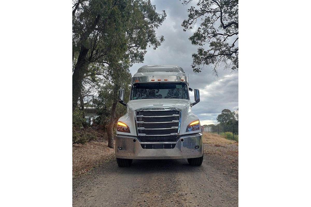 2024 Freightliner Cascadia 126