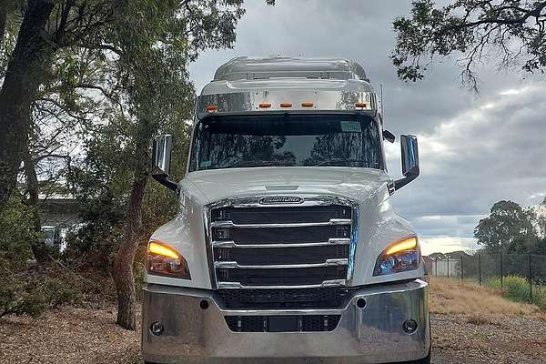 2024 Freightliner Cascadia 126