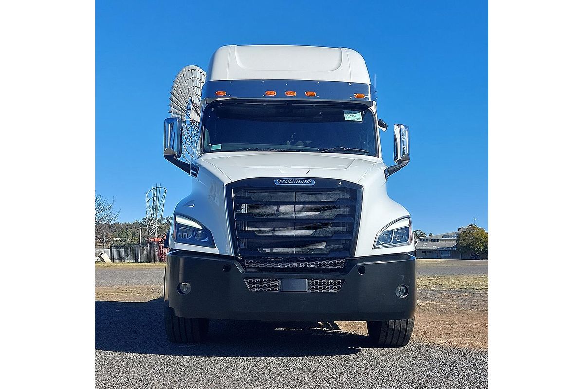 2023 Freightliner Cascadia 126