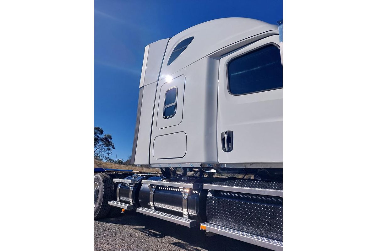 2023 Freightliner Cascadia 126