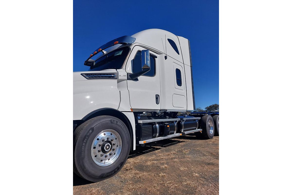 2023 Freightliner Cascadia 126