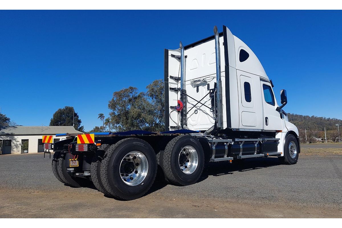 2023 Freightliner Cascadia 126