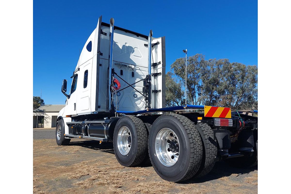 2023 Freightliner Cascadia 126
