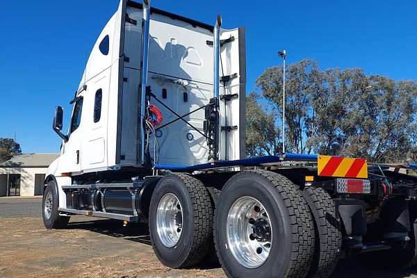 2023 Freightliner Cascadia 126