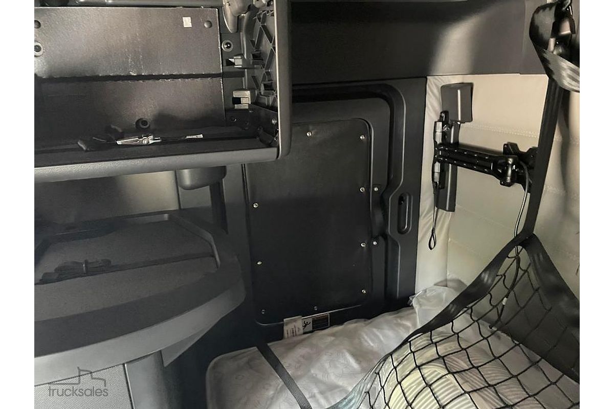 2023 Freightliner Cascadia 126