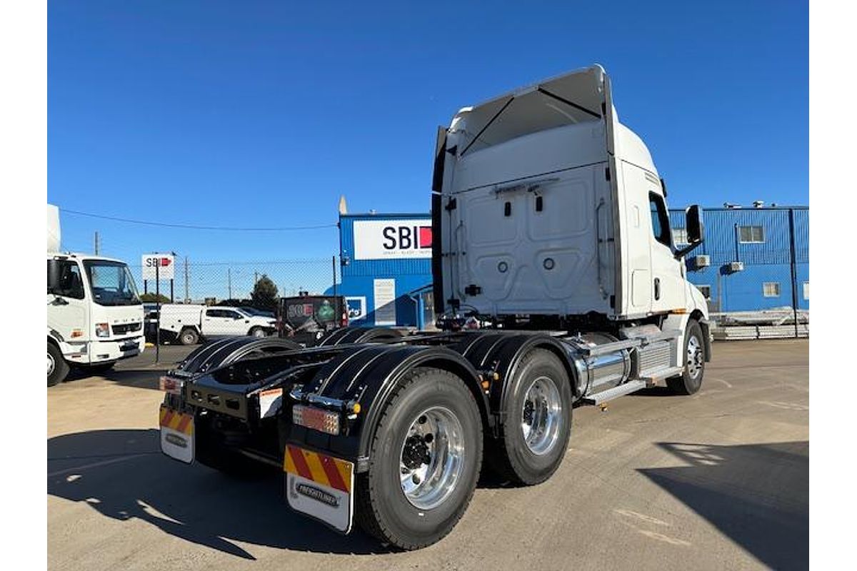 2023 Freightliner Cascadia 116