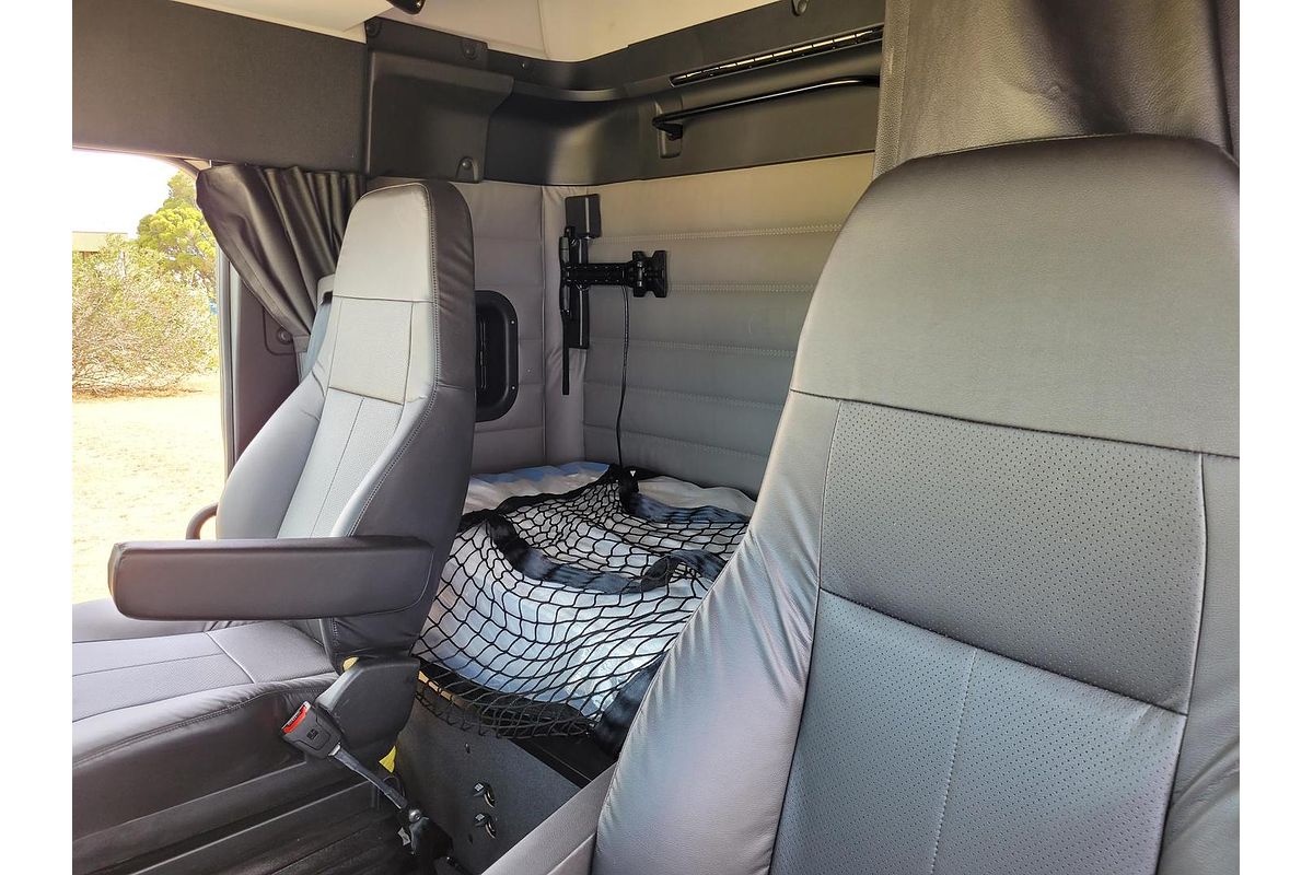 2023 Freightliner Cascadia 116