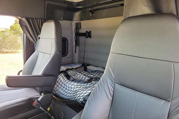 2023 Freightliner Cascadia 116