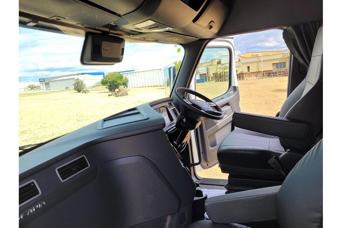 2023 Freightliner Cascadia 116