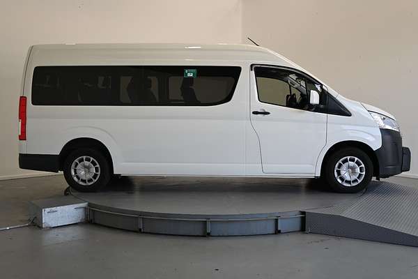 2020 Toyota Hiace bus 9633060G1