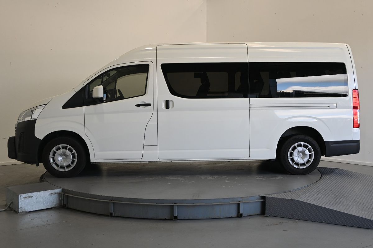 2020 Toyota Hiace bus 9633060G1