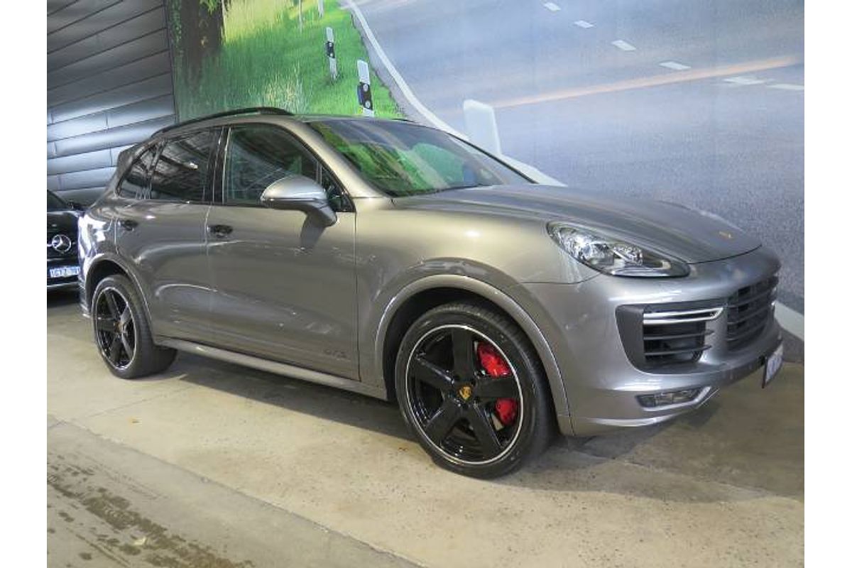 2017 Porsche CAYENNE GTS