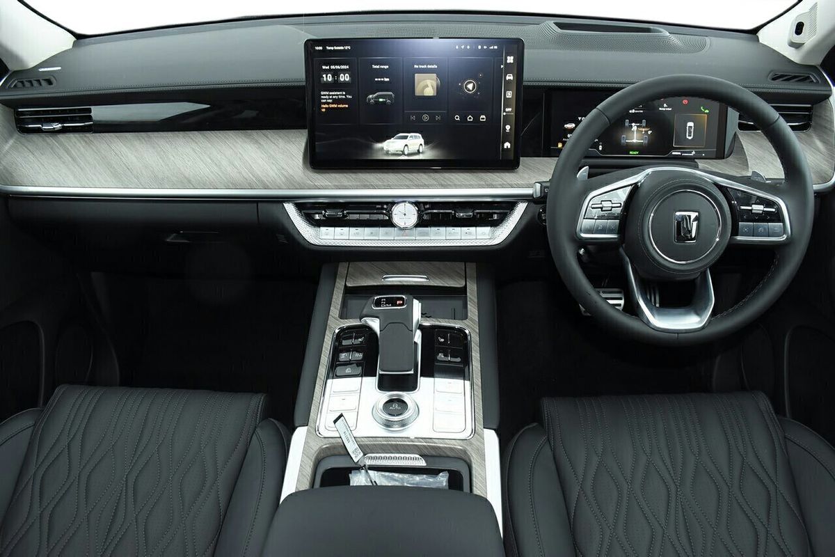 2024 GWM Tank 500 Lux Hybrid P03