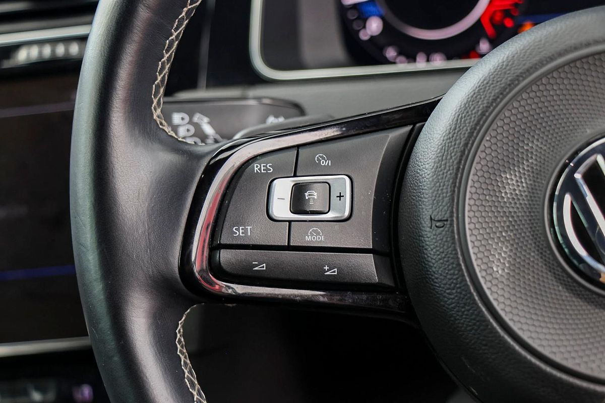 2017 Volkswagen Golf R Wolfsburg Edition 7.5