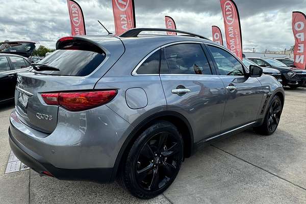 2018 INFINITI QX70 S Premium S51