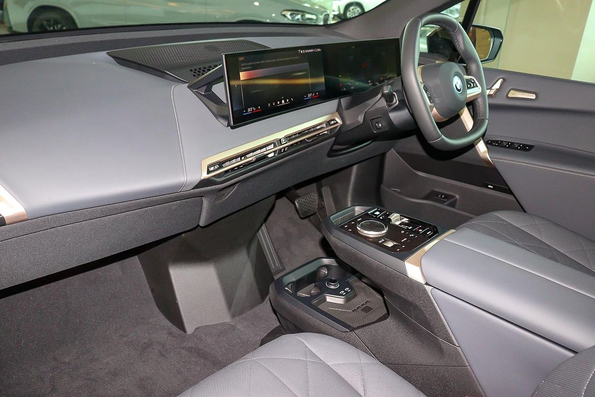2024 BMW iX xDrive40 Sport I20
