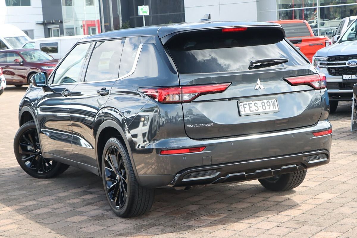 2023 Mitsubishi Outlander Black Edition ZM