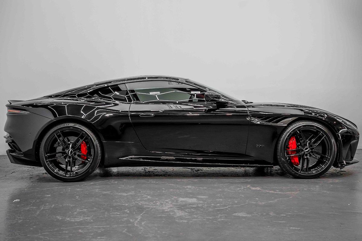 2022 Aston Martin DBS