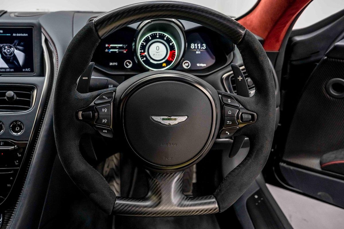 2022 Aston Martin DBS