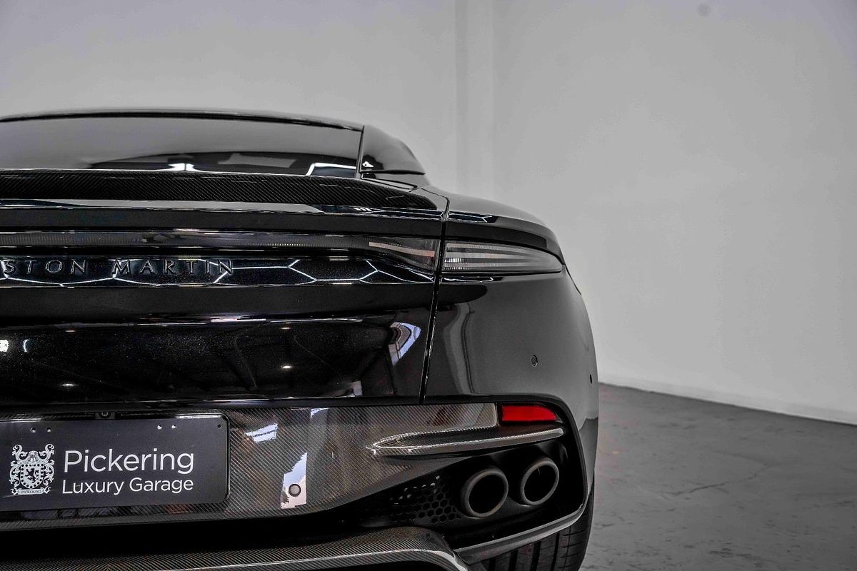 2022 Aston Martin DBS