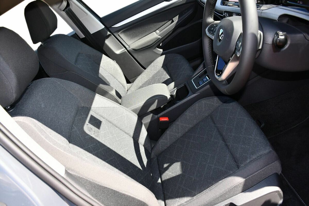 2024 Volkswagen Golf 110TSI Life 8