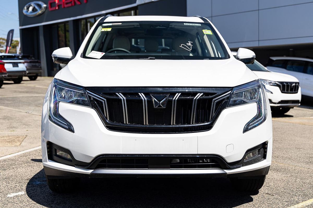 2024 Mahindra XUV700 AX7L