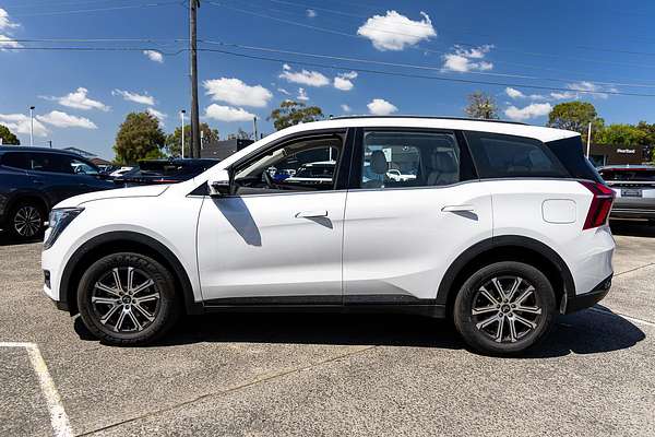 2024 Mahindra XUV700 AX7L