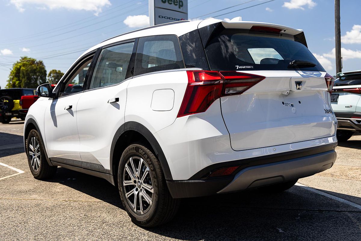 2024 Mahindra XUV700 AX7L