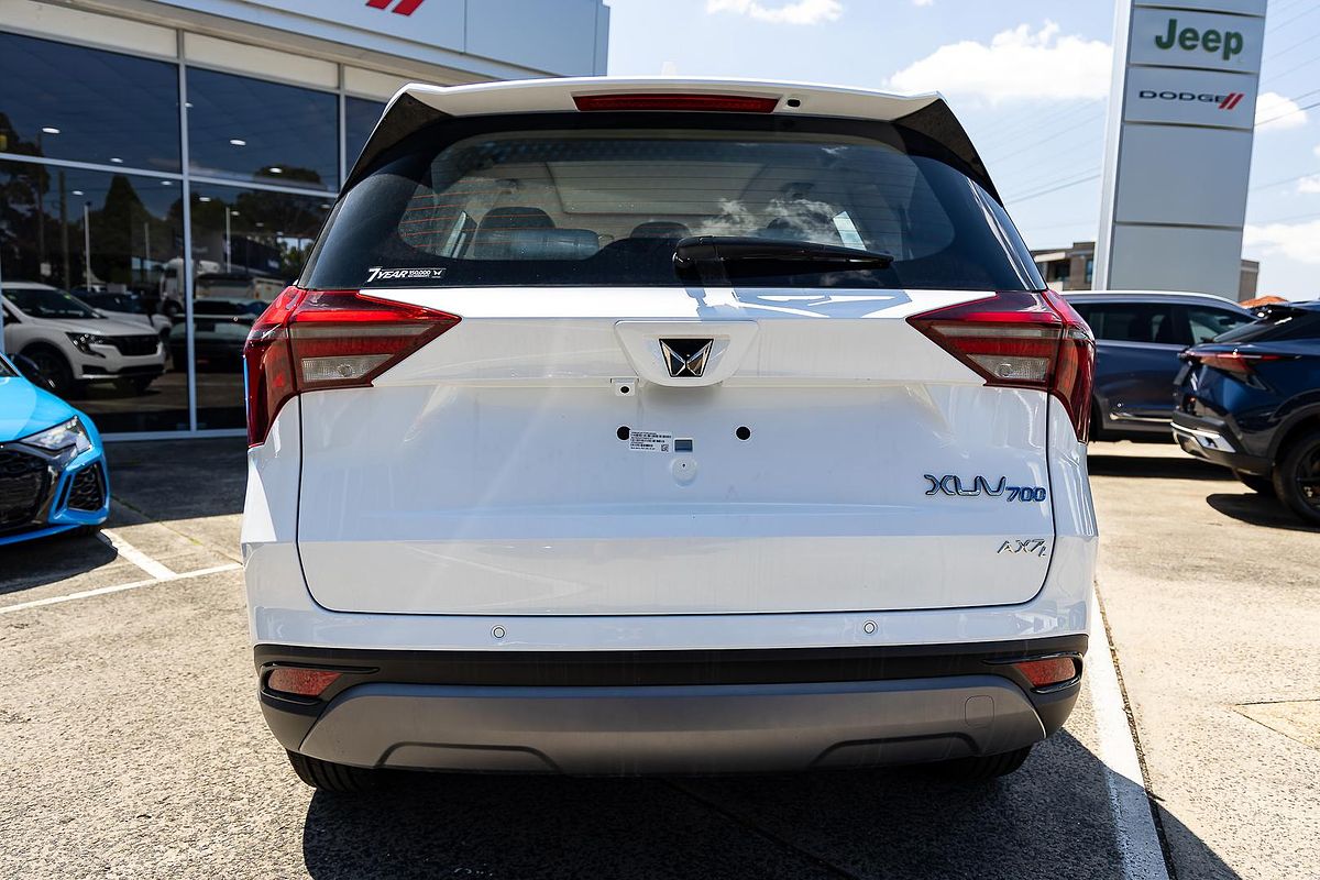 2024 Mahindra XUV700 AX7L