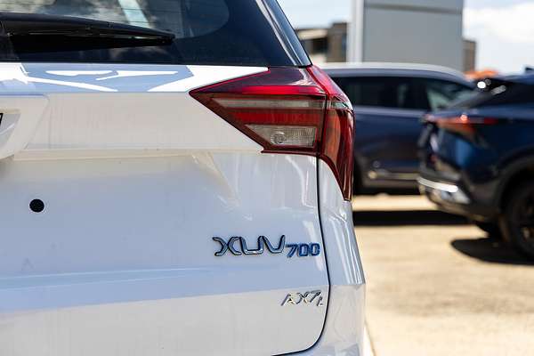 2024 Mahindra XUV700 AX7L