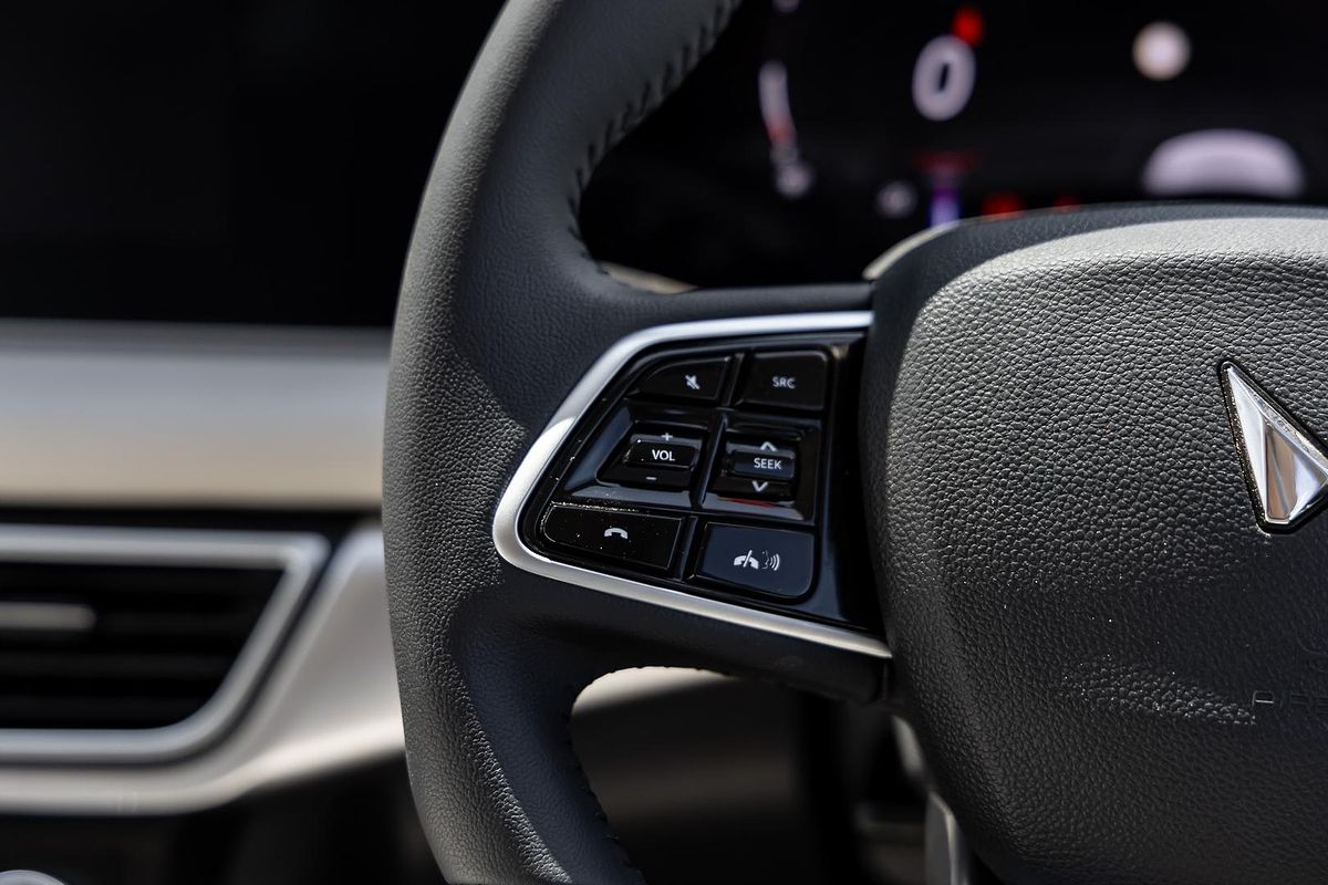 2024 Mahindra XUV700 AX7L