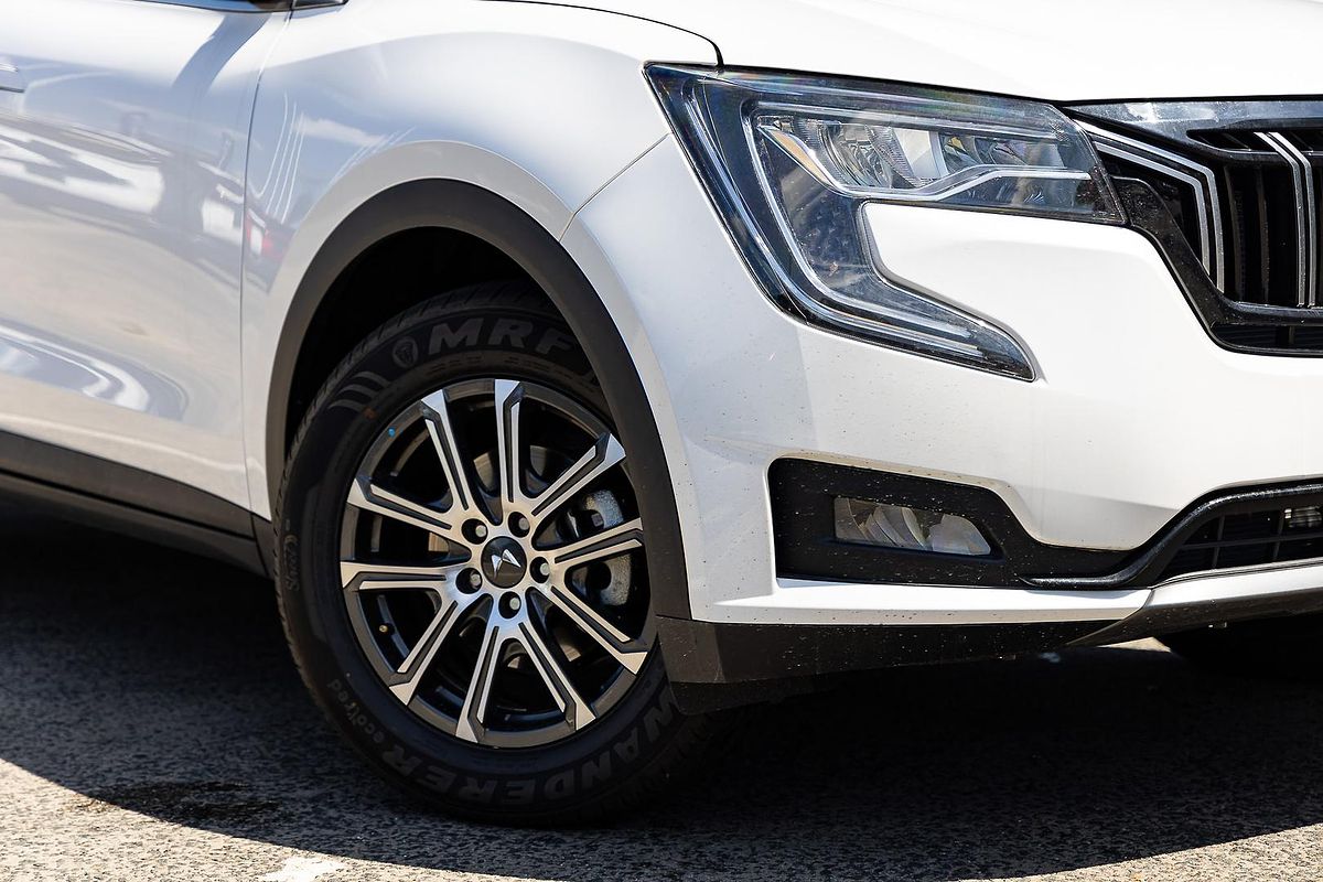 2024 Mahindra XUV700 AX7L