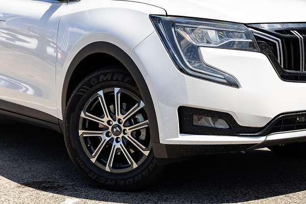 2024 Mahindra XUV700 AX7L