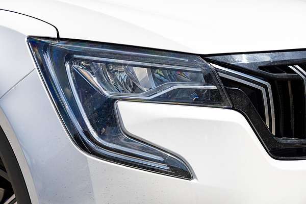 2024 Mahindra XUV700 AX7L