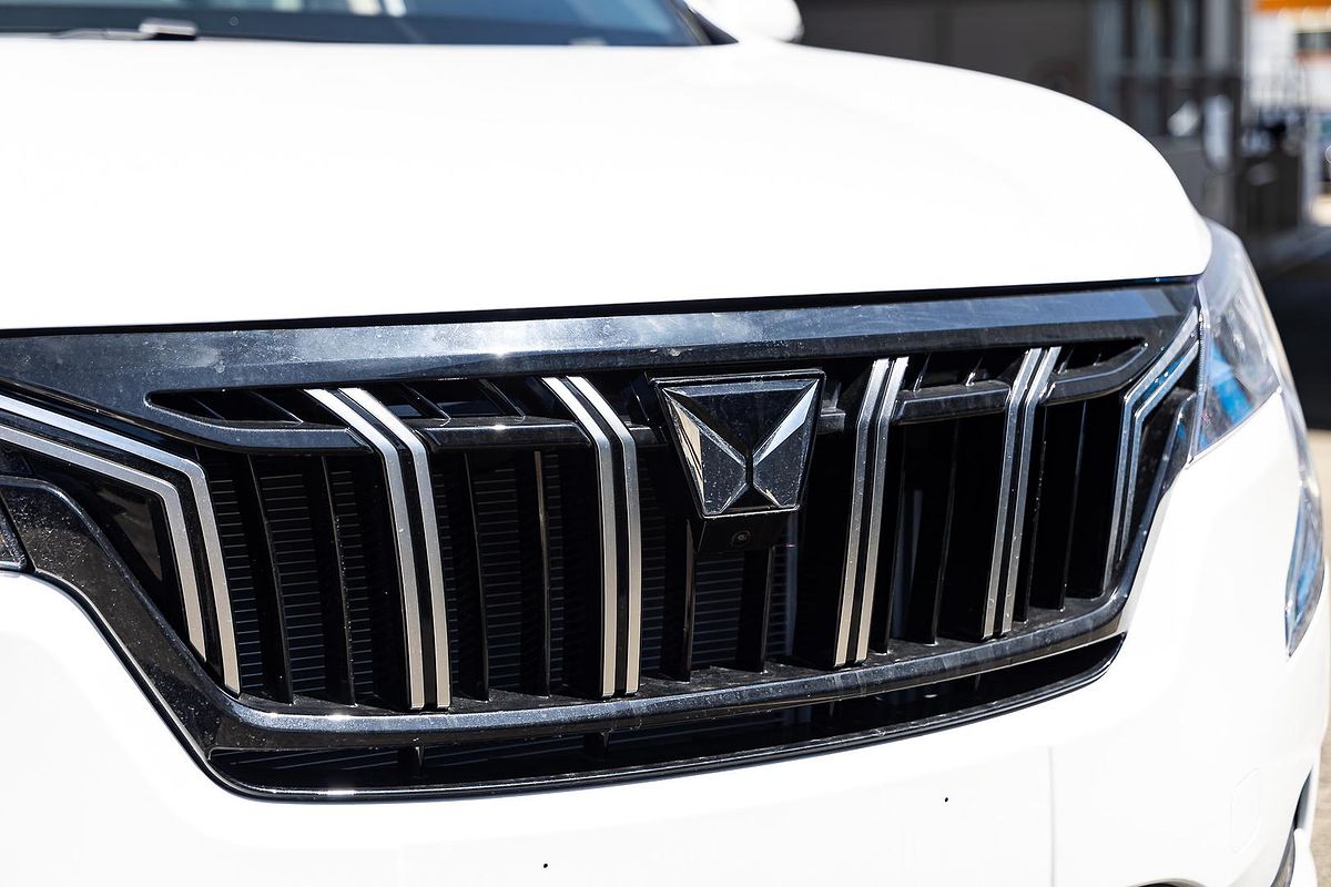 2024 Mahindra XUV700 AX7L