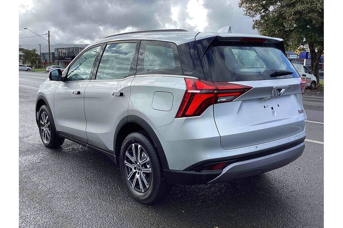 2023 Mahindra XUV700 AX7L