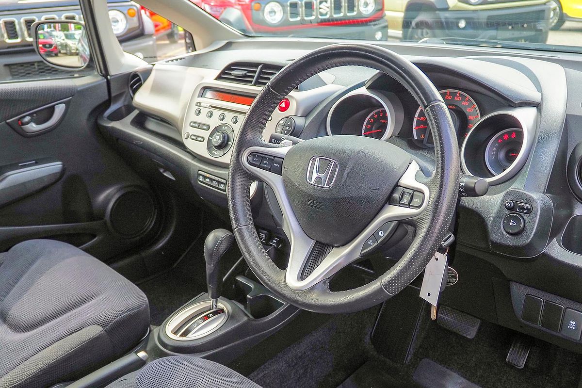 2013 Honda Jazz Vibe-S GE