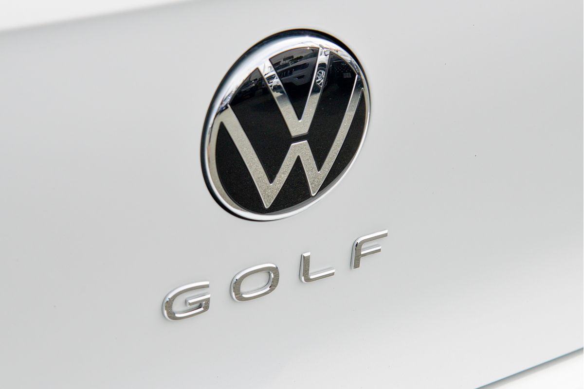 2023 Volkswagen Golf 110TSI R-Line 8