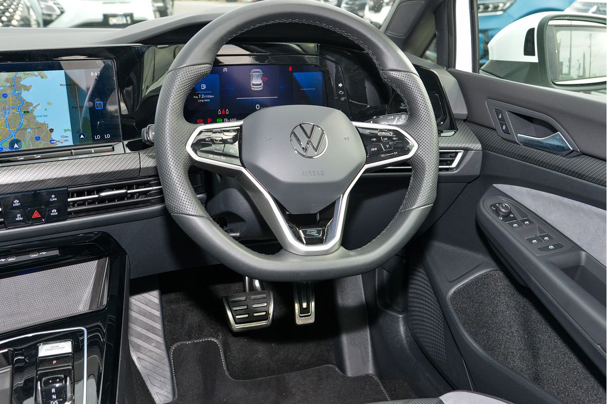 2023 Volkswagen Golf 110TSI R-Line 8