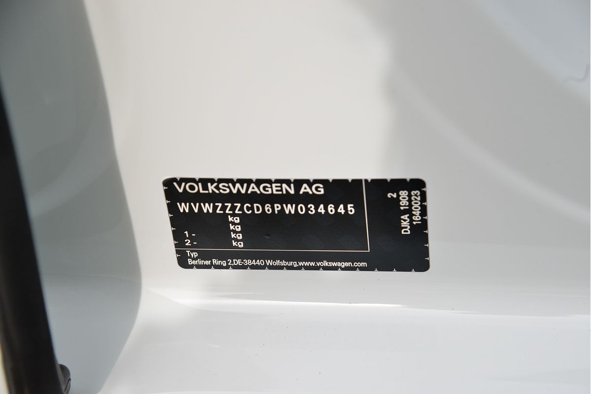 2023 Volkswagen Golf 110TSI R-Line 8