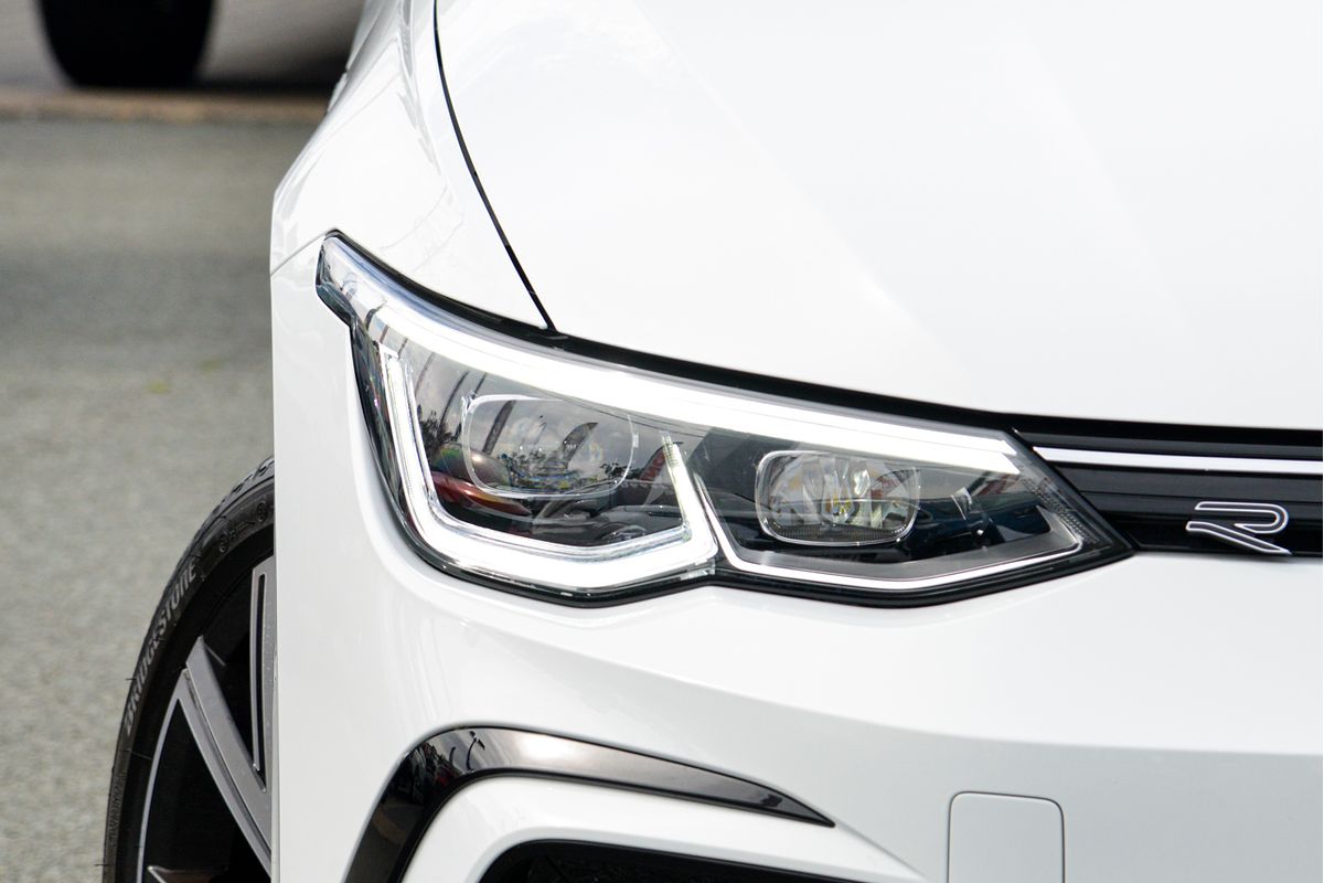 2023 Volkswagen Golf 110TSI R-Line 8