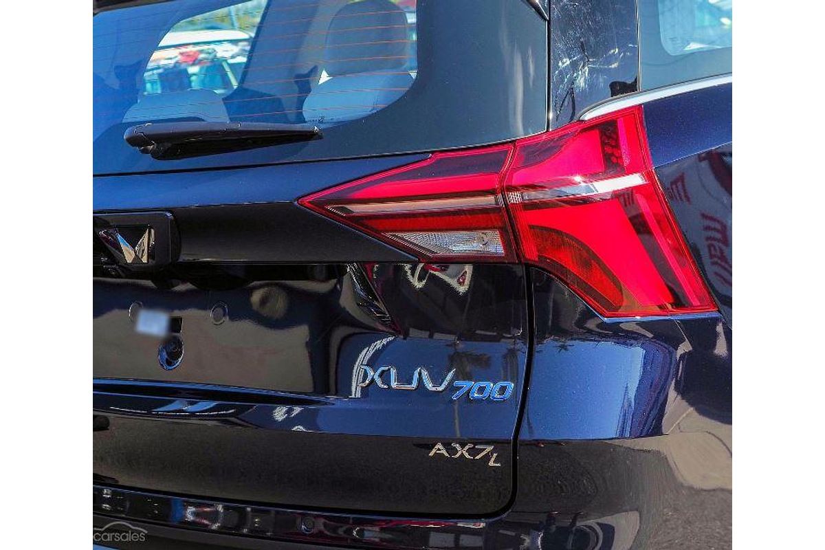 2024 Mahindra XUV700 AX7L