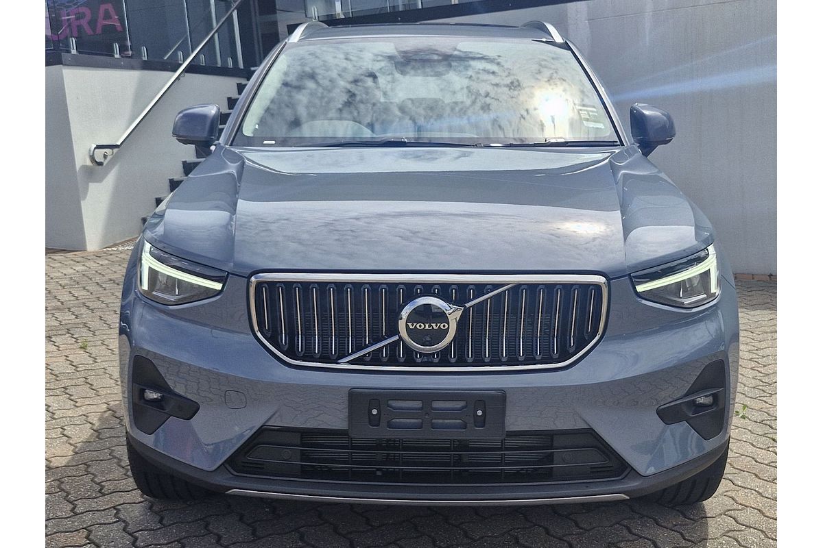 2023 Volvo XC40 Ultimate B4 Bright